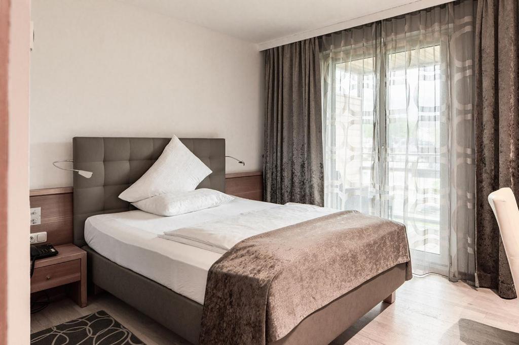 Stadthotel Goldenes Schiff Бад Ишл Екстериор снимка