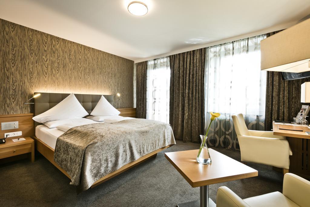 Stadthotel Goldenes Schiff Бад Ишл Екстериор снимка