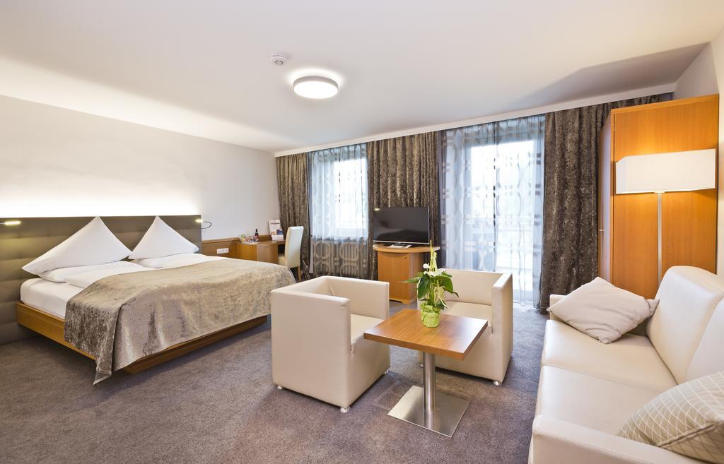 Stadthotel Goldenes Schiff Бад Ишл Екстериор снимка