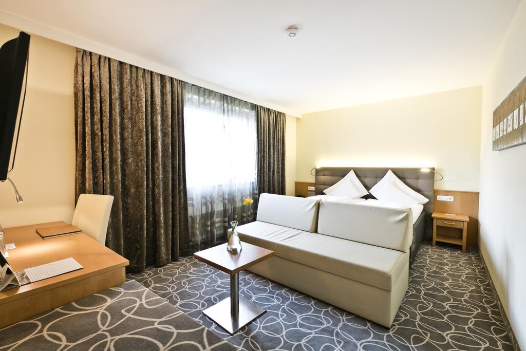 Stadthotel Goldenes Schiff Бад Ишл Екстериор снимка