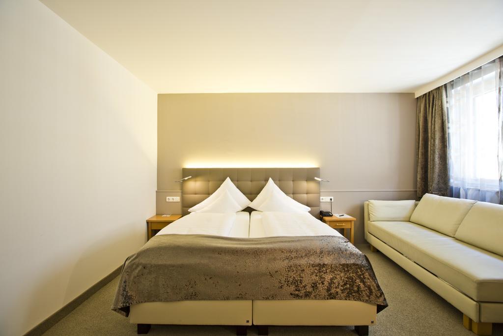Stadthotel Goldenes Schiff Бад Ишл Екстериор снимка