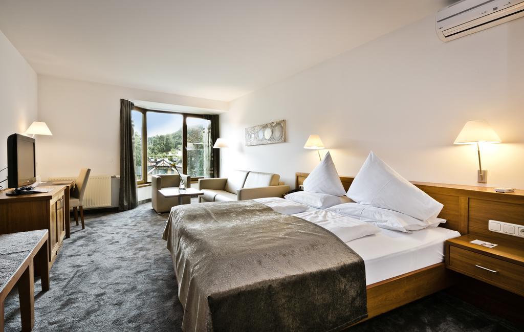 Stadthotel Goldenes Schiff Бад Ишл Екстериор снимка