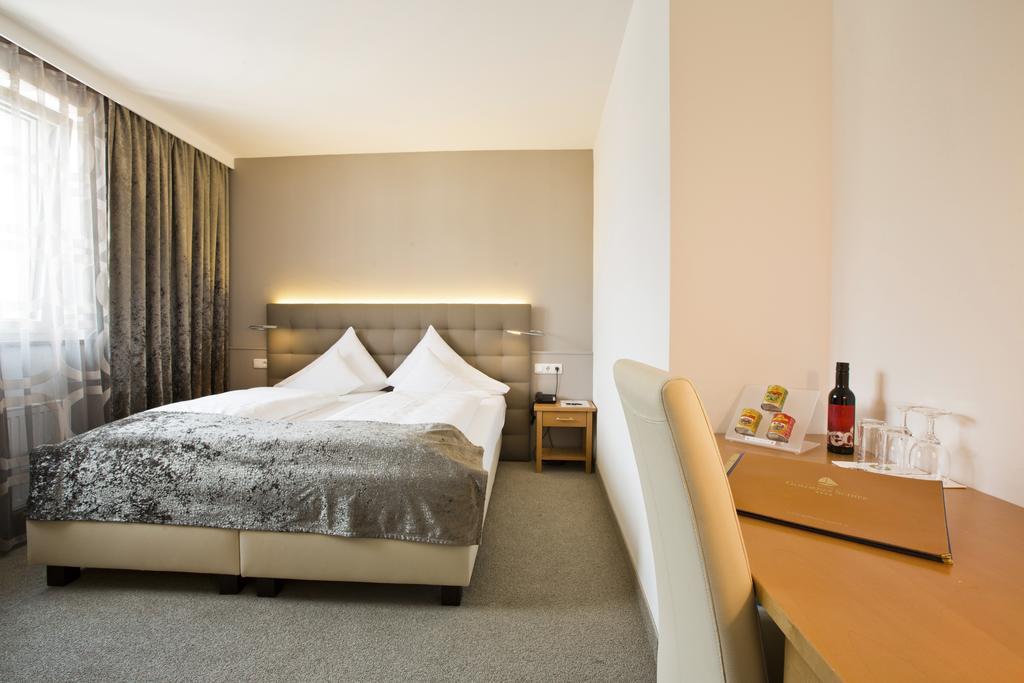 Stadthotel Goldenes Schiff Бад Ишл Екстериор снимка