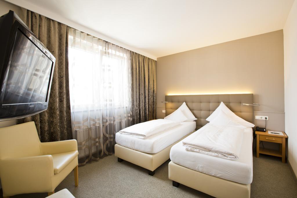 Stadthotel Goldenes Schiff Бад Ишл Екстериор снимка